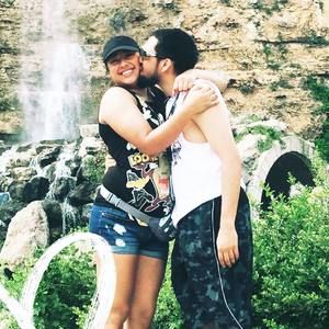 Meet your Posher, Esai